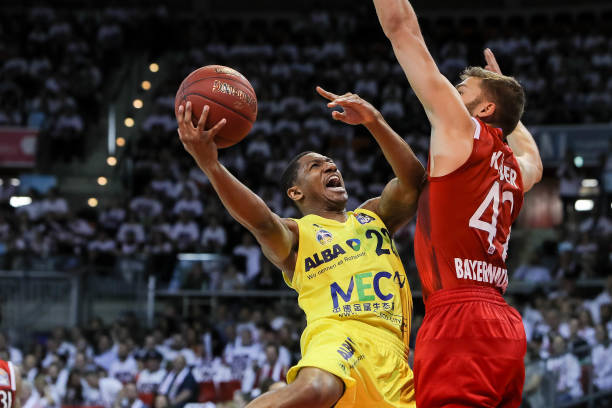 首枚金牌 首枚金牌